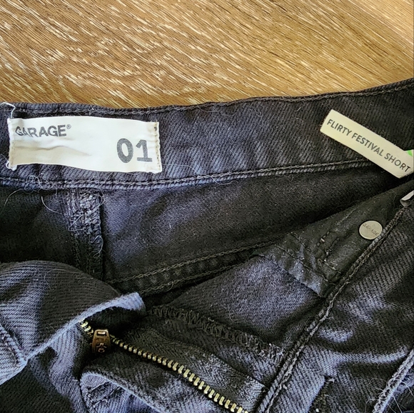 Booty-boosting Shorty Jean Shorts - Picture 4 of 7